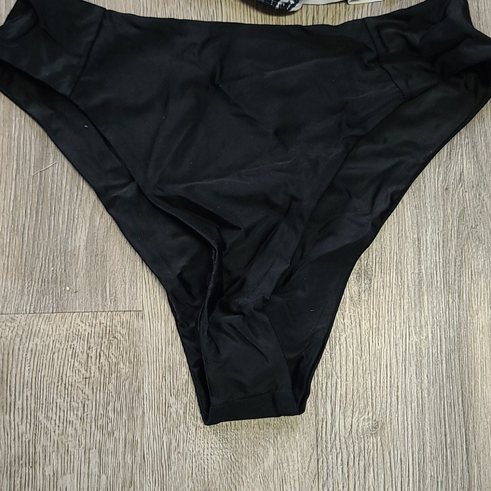 Swimsuit - Picture 2 of 4